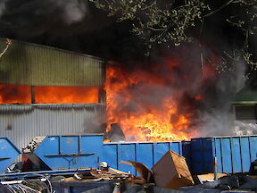 Artikelvorschaubild 01.05.2003 - Brand einer Lagerhalle