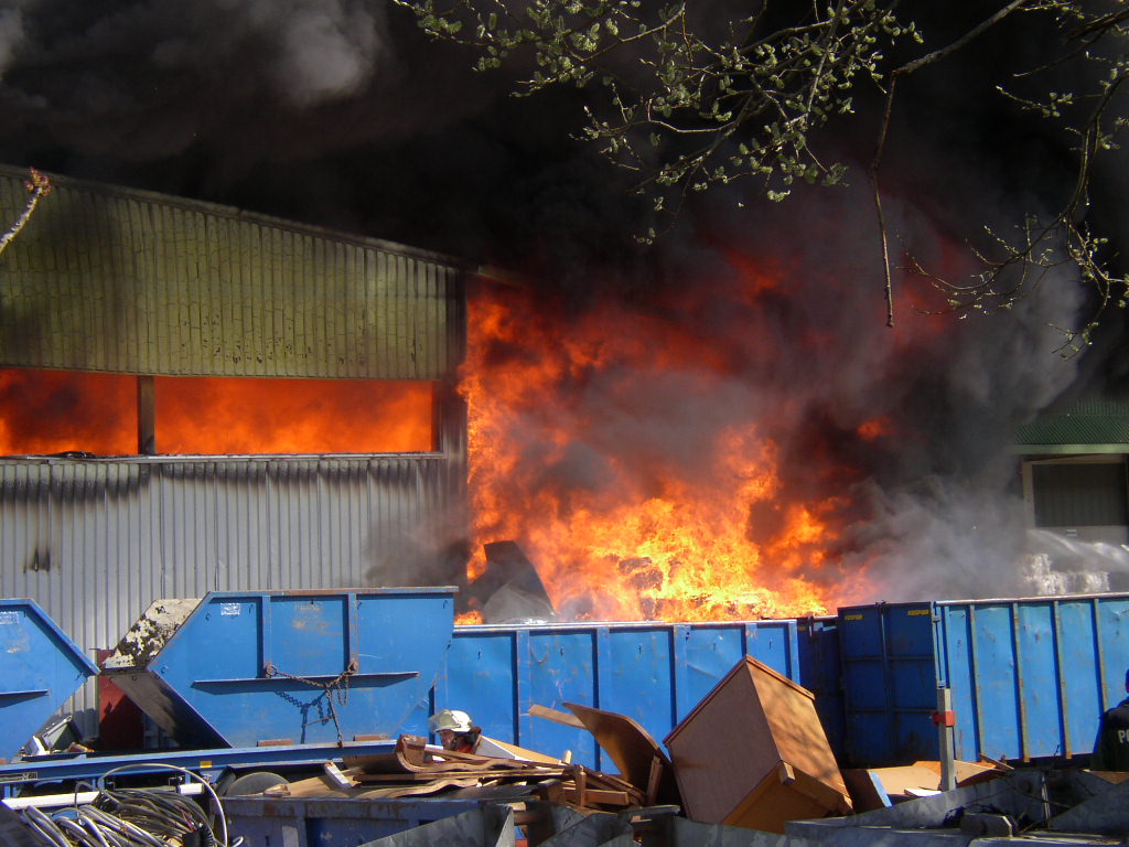 Bild für Artikel 01.05.2003 - Brand einer Lagerhalle